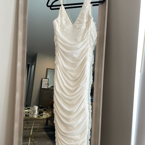 SEXY WHITE DEIVE TEGER BANDAGE MIDI DRESS! SIZE XS ! WORN ONCE & DRY CLEANED - Picture 3 of 3